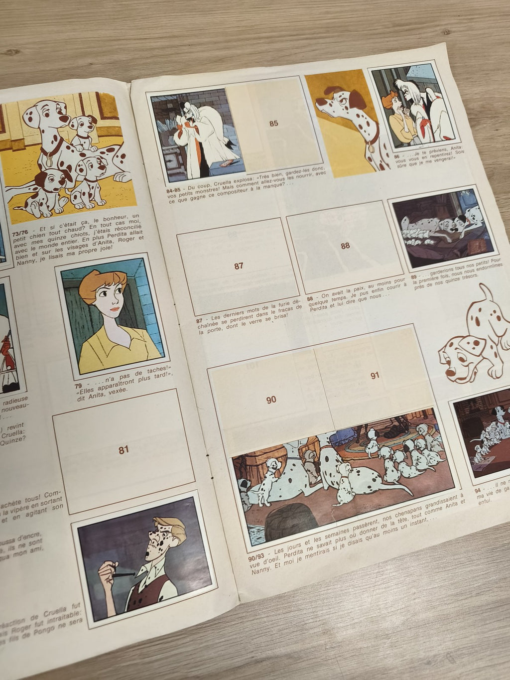 Vintage album Panini incomplet Les 101 Dalmatiens Disney couverture violette