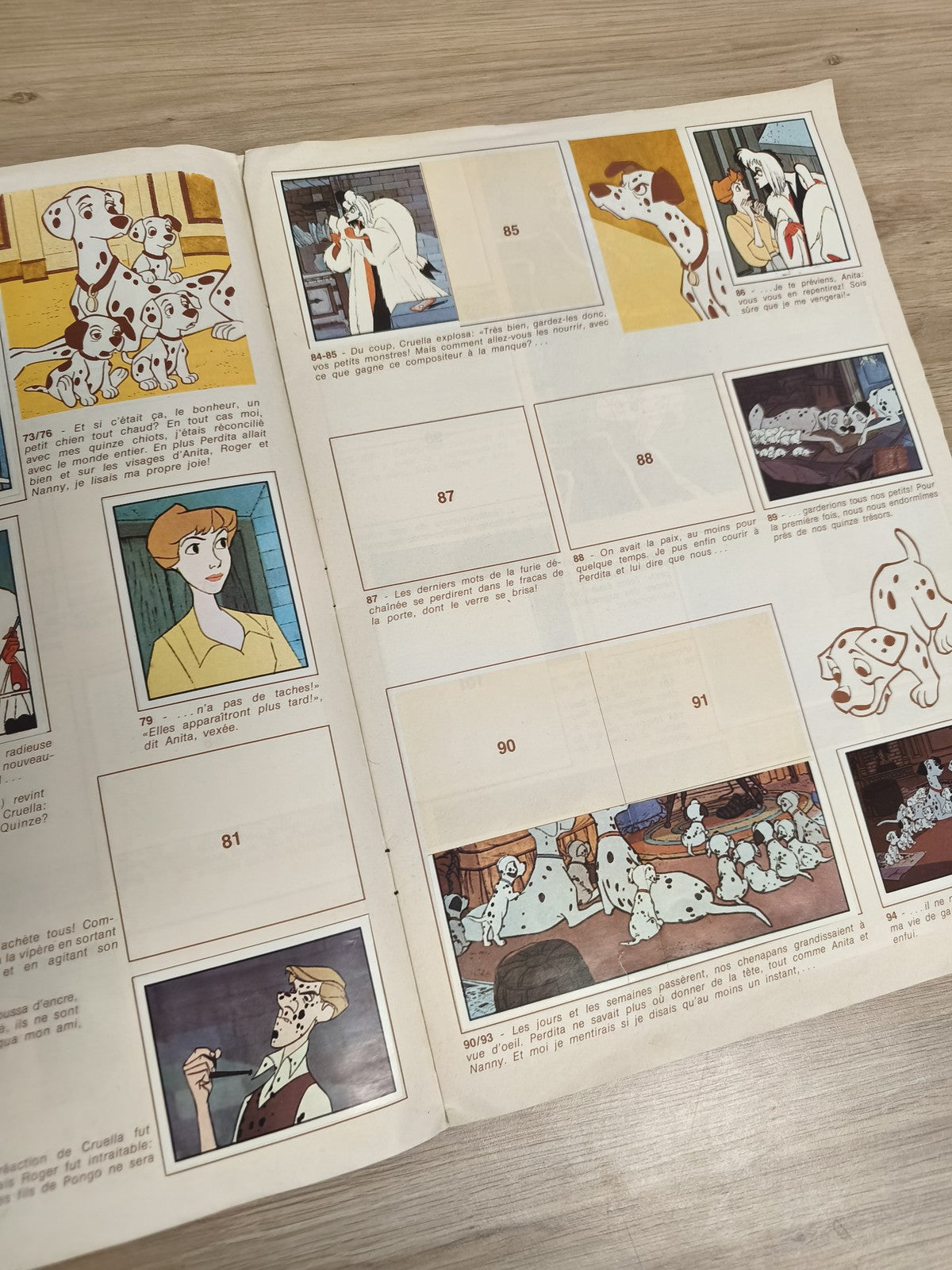 Vintage album Panini incomplet Les 101 Dalmatiens Disney couverture violette
