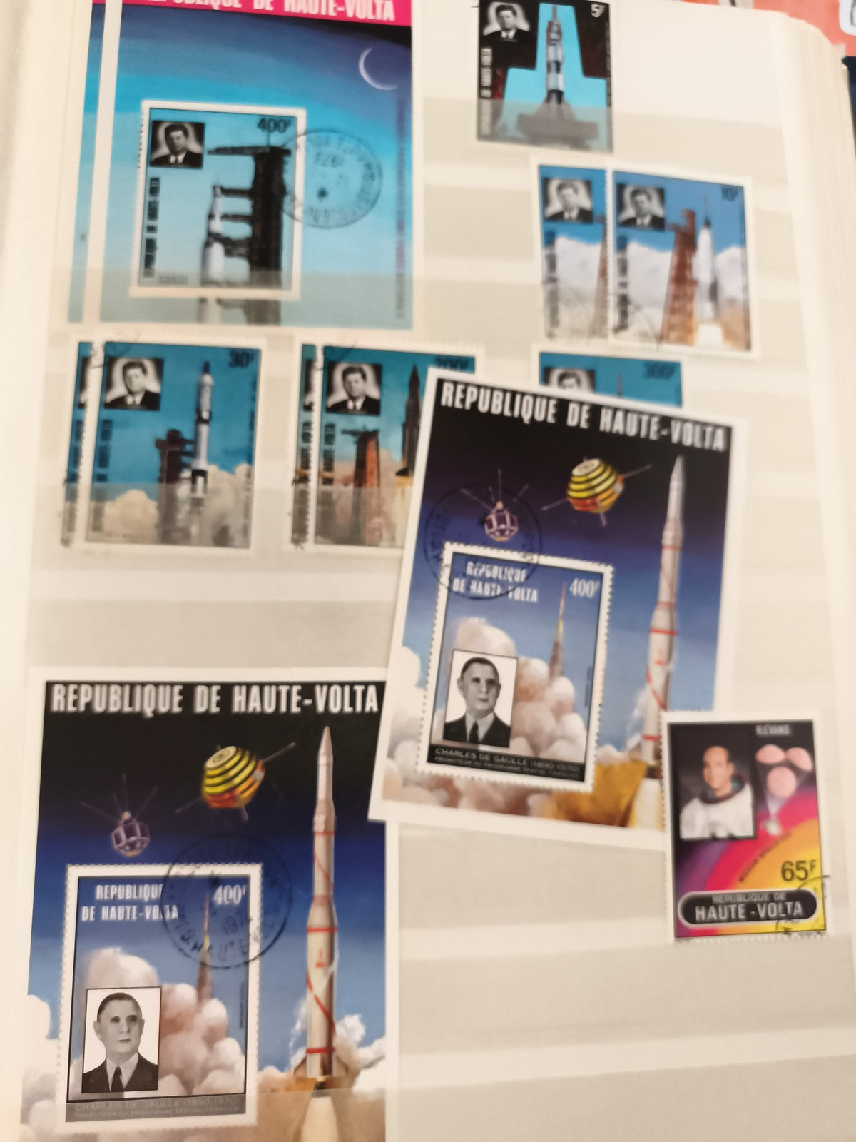 Timbres anciens Haute-Volta fusée Charles de Gaulle astronautes spatial vintage
