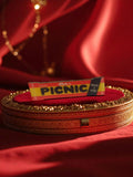 Pin's publicitaire ancien Cadbury Picnic vintage rétro chocolat