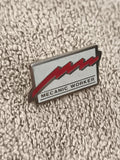 Pin's vintage "Mecanic Worker" motif rouge gris métal, badge ancien (Ref 3)