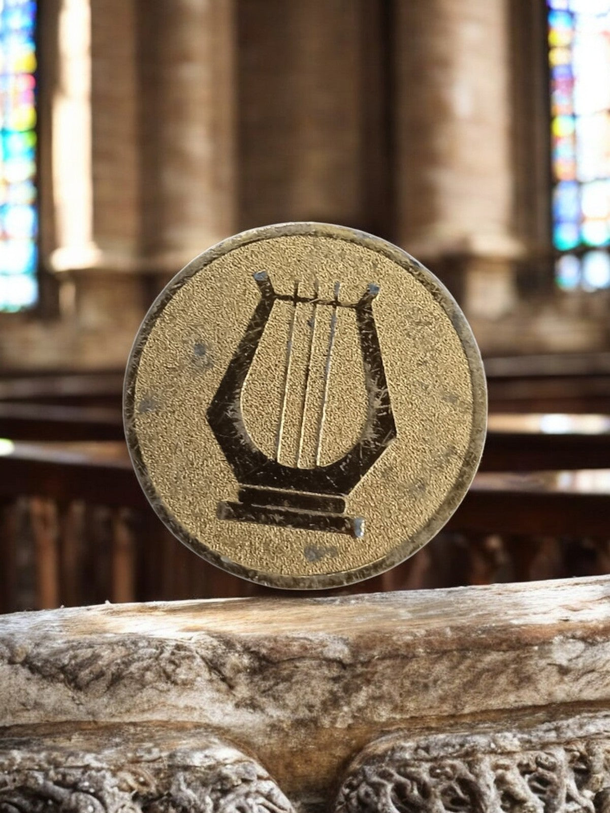 Médaille légère vintage à identifier - Charme mystérieux du passé