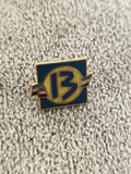 Pin's vintage numéro 13 émaillé bleu jaune, badge ancien rectangulaire (Ref 2)