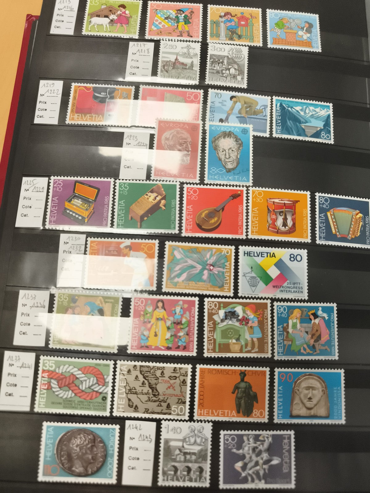 Timbres Helvetia Suisse thématiques multicolores – lot philatélie illustré