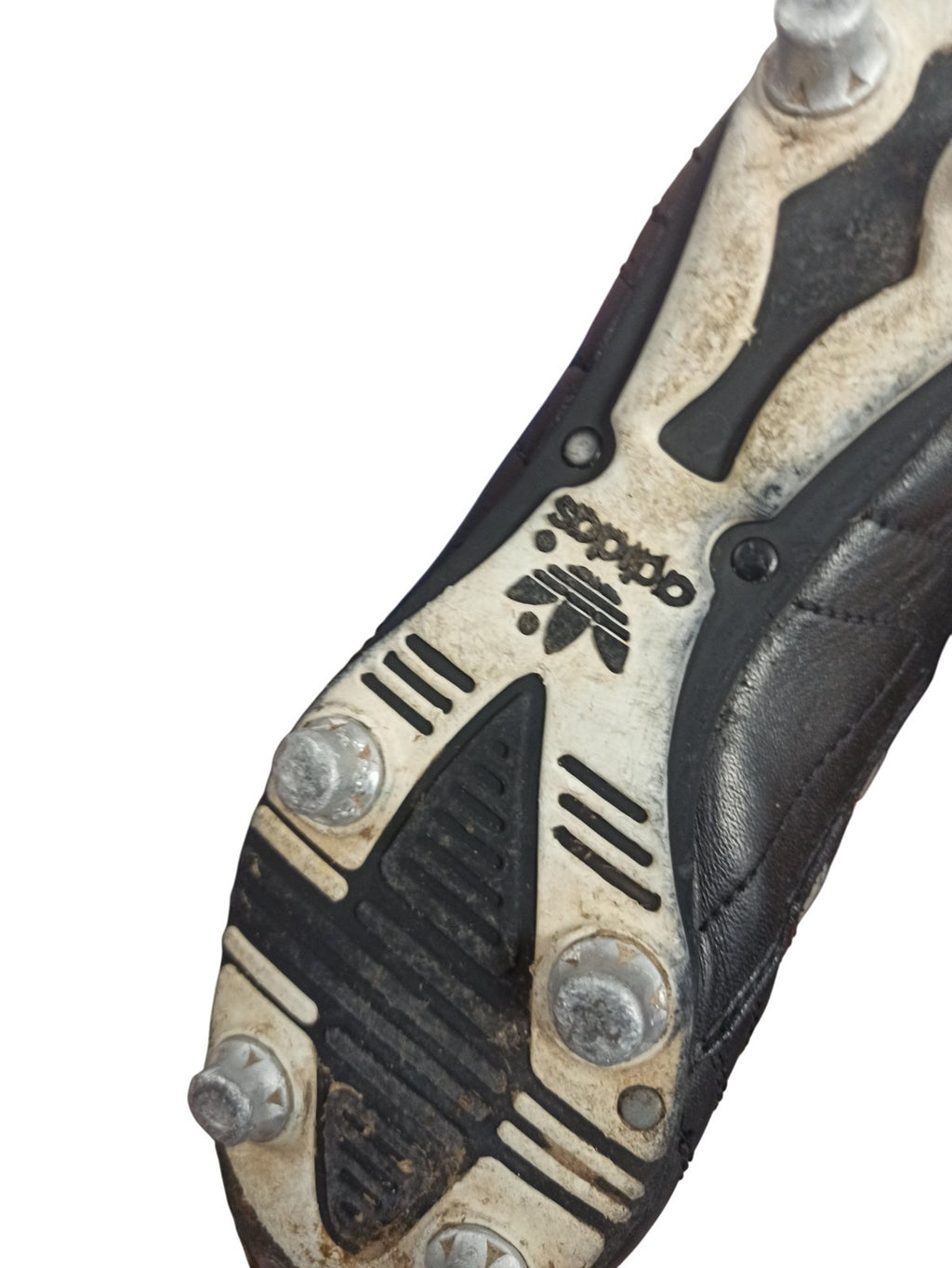 Paire de crampons Adidas vintage noir rétro, chaussures football ancien modèle