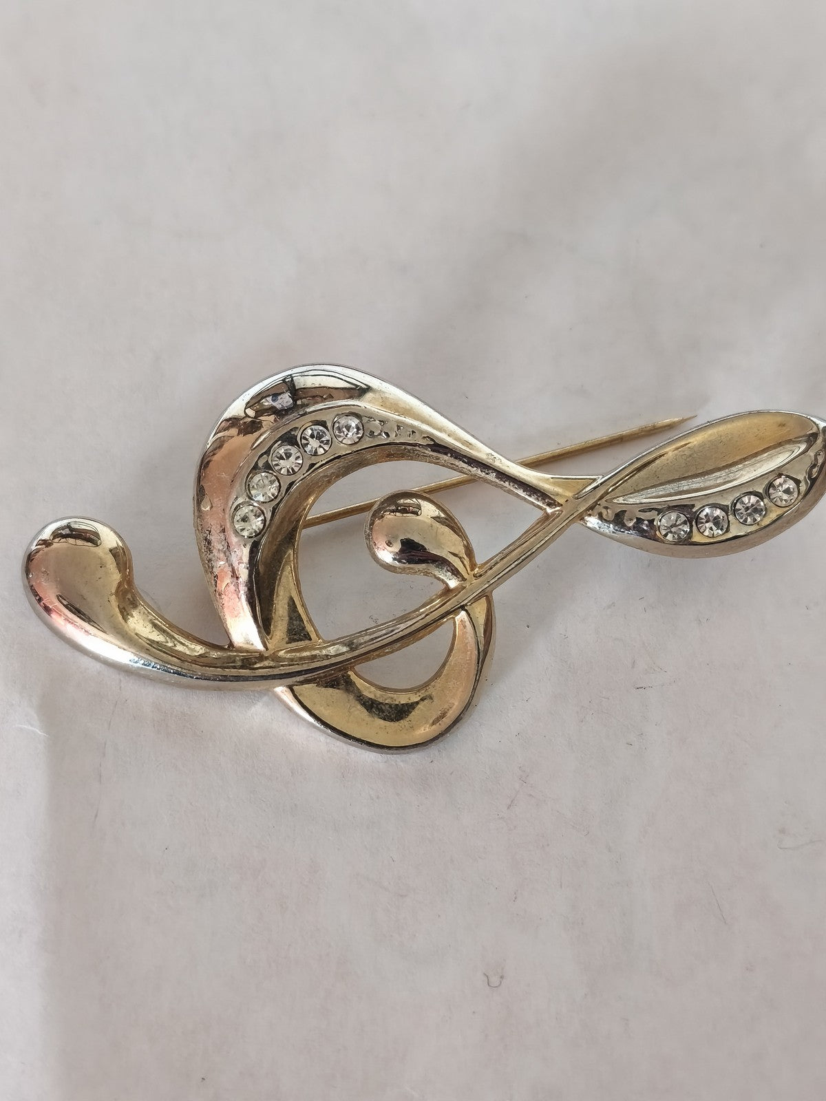 Broche rétro ancienne fantaisie vintage pour collectionneur d?accessoires unique