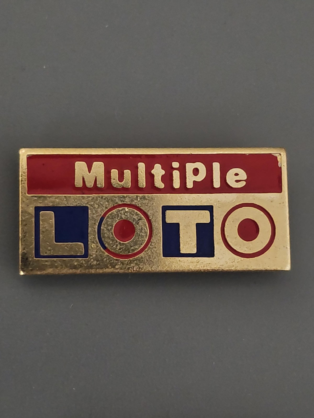 Pin's rétro ancien Loto ? badge vintage collection française jeu hasard