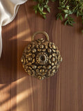 Pendentif vintage métal doré années 50, forme boule texturée, bijouterie ancienn