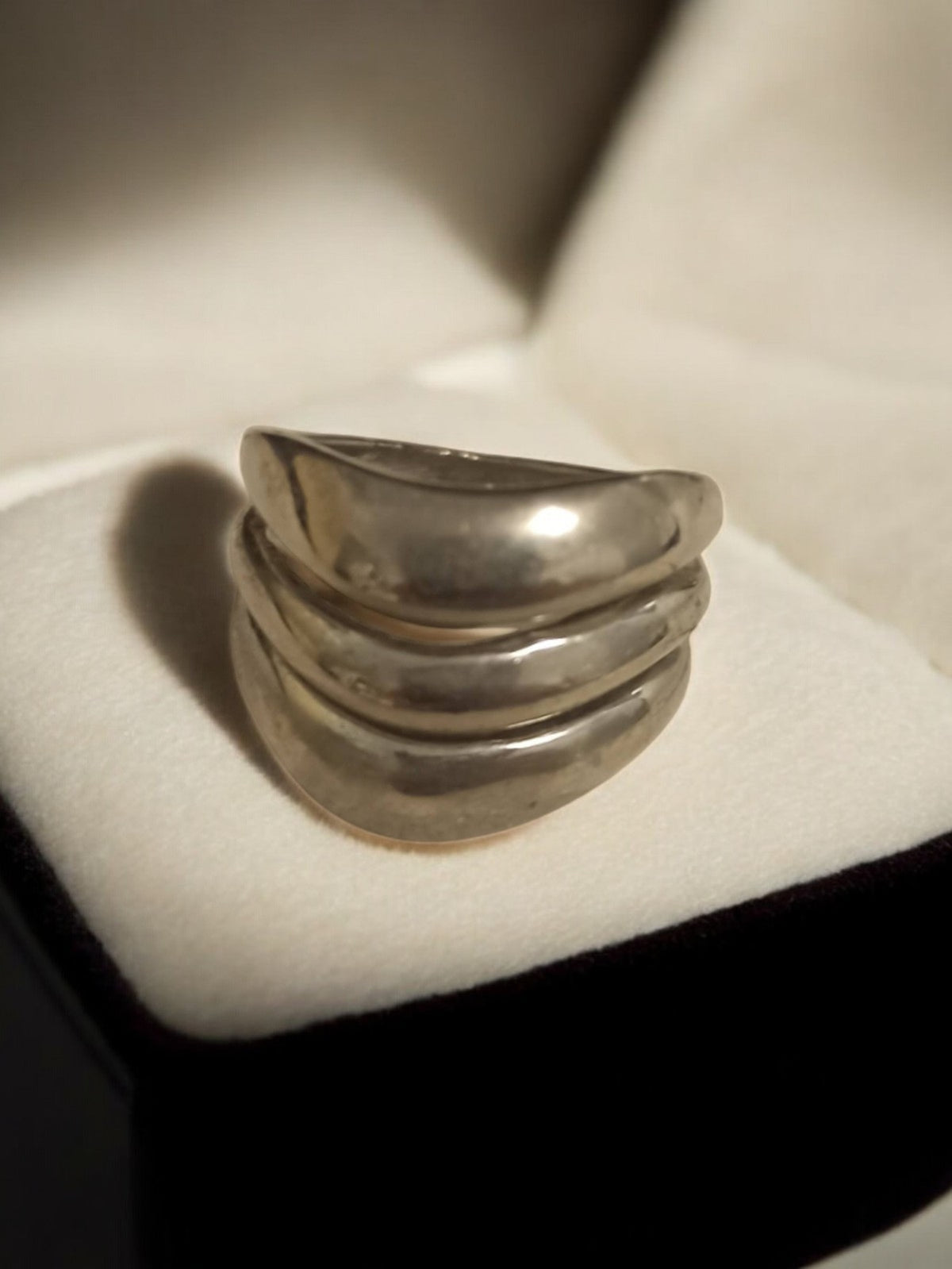 Bague vintage rétro bombée aspect métal argenté, design années 80, taille 53