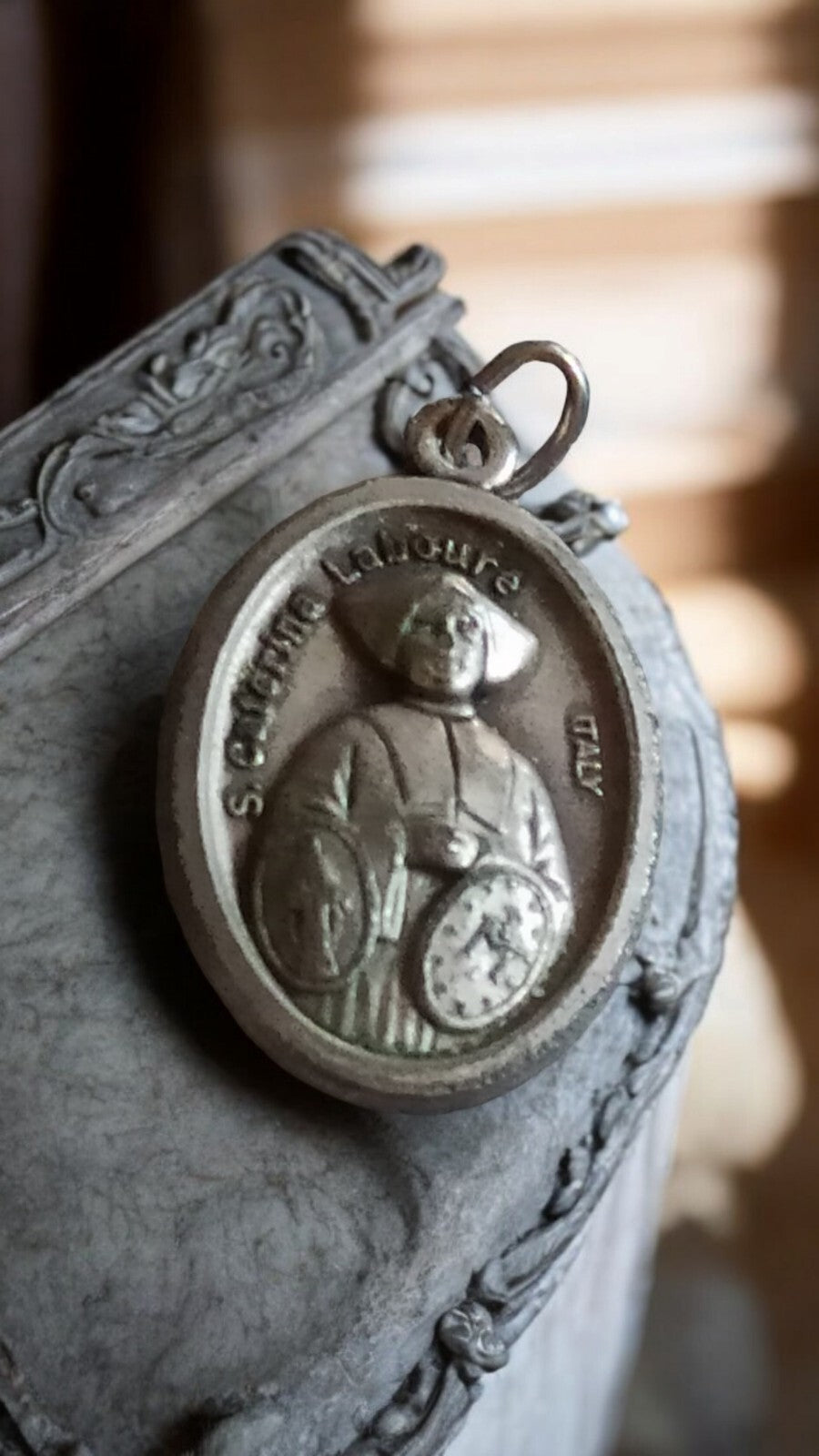 Médaille religieuse S. Catherine Labouré bronze ITALY pendentif ovale