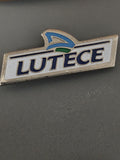 Pin's rétro ancien Lutece ? badge collection vintage France, objet publicitaire