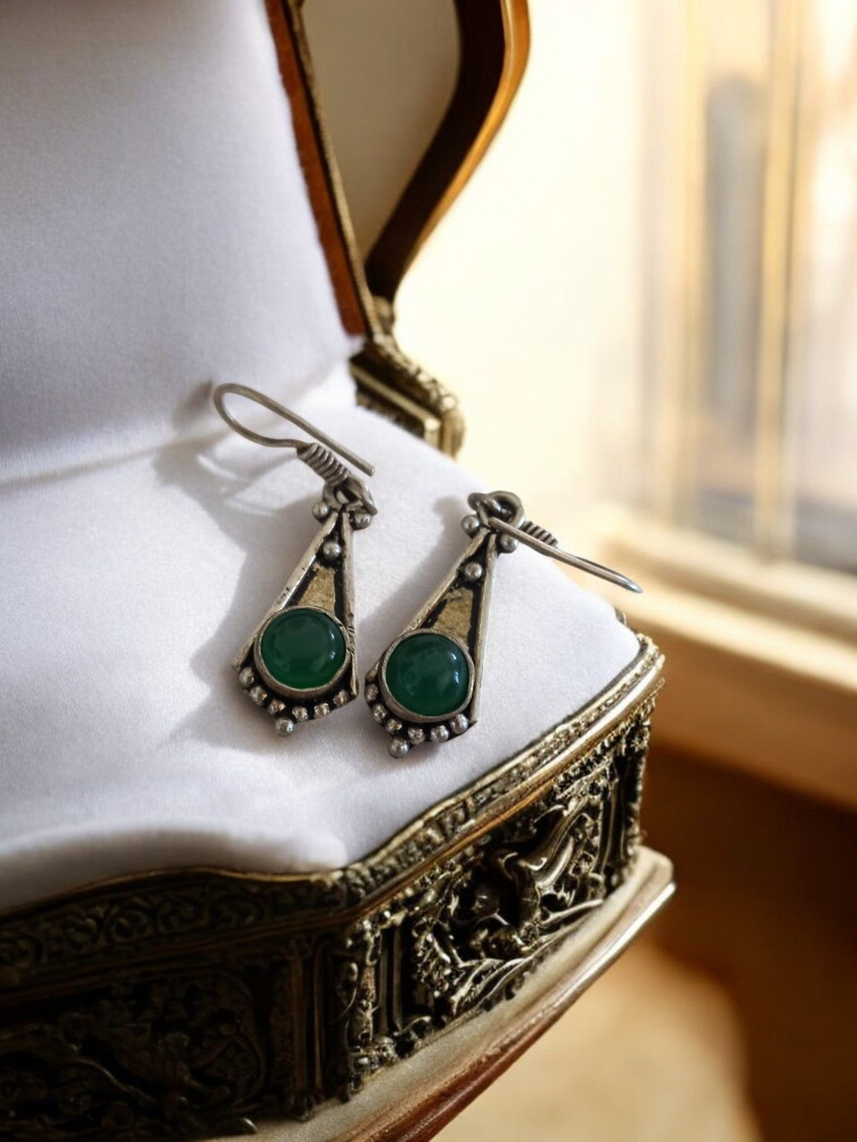 Boucles d’oreilles vintage métal pierre verte pendantes fait main rétro
