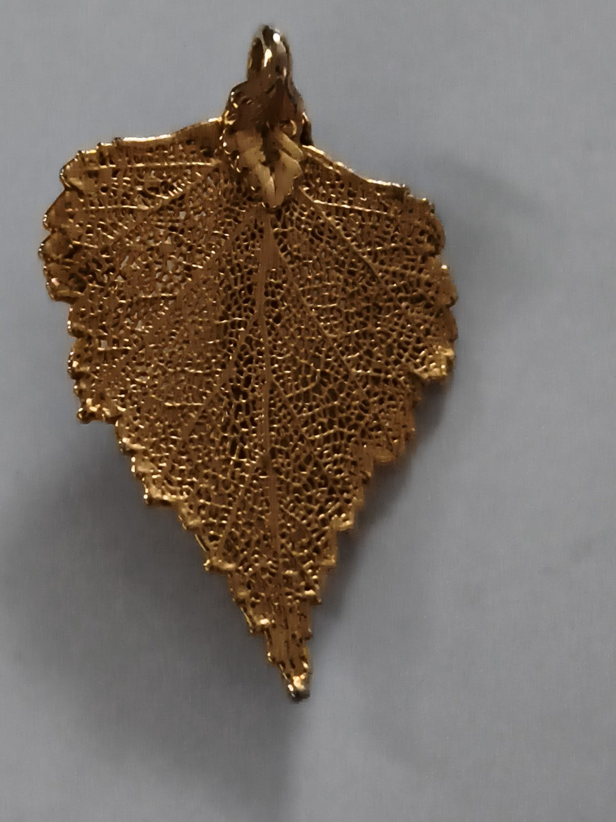 Broche vintage feuille dorée, bijou rétro, motif nervuré élégant