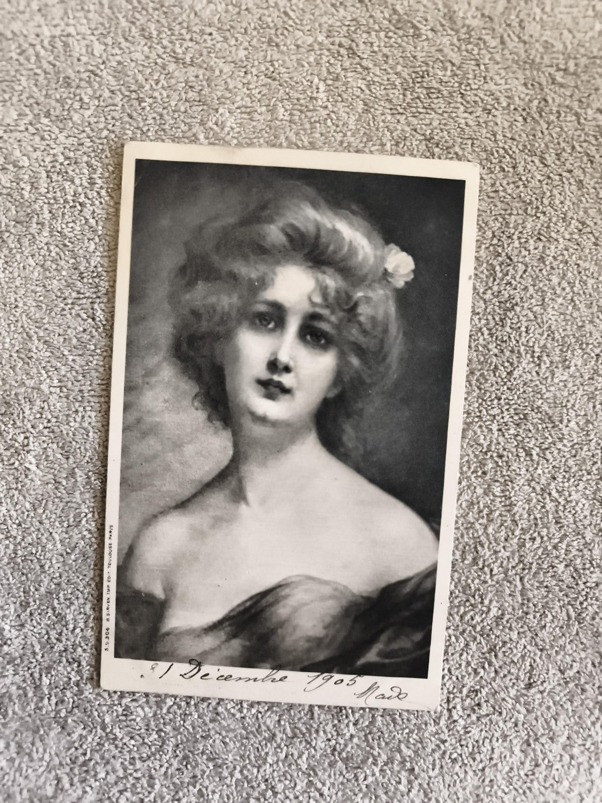 CPA portrait femme élégante début XXe style 1900 noir et blanc