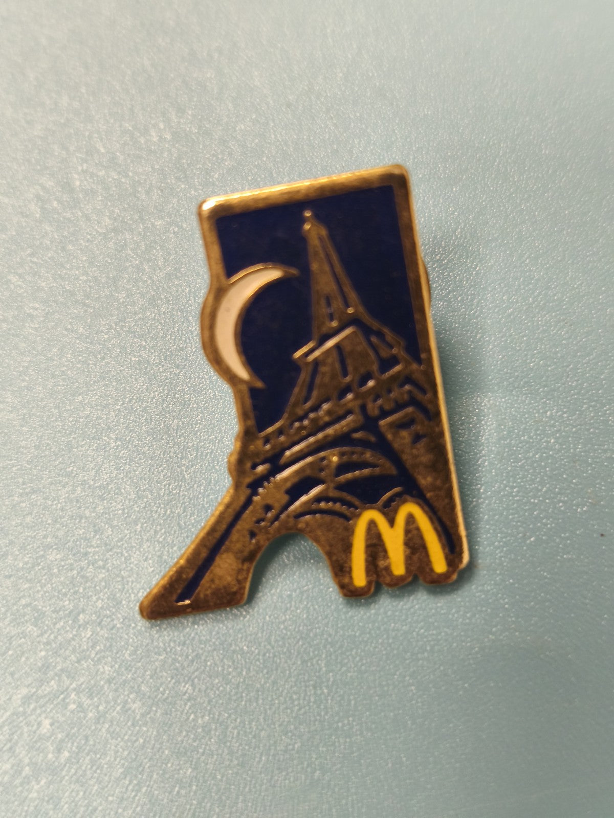 Vintage pin's McDonald's Paris Tour Eiffel lune émaillé collection fast food