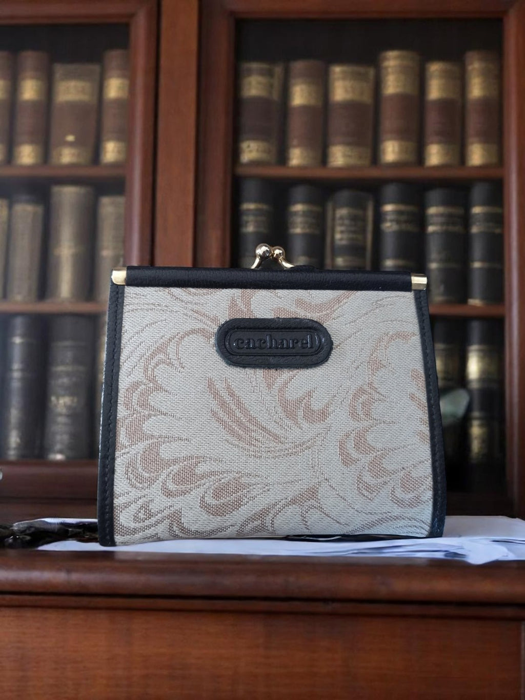 Porte-monnaie vintage Cacharel rétro, tissu à motif, fermoir métal, accessoire f