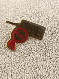 Pin's vintage Pain Cuit au Feu de Bois, motif boulanger, émaillé, (Ref 3)