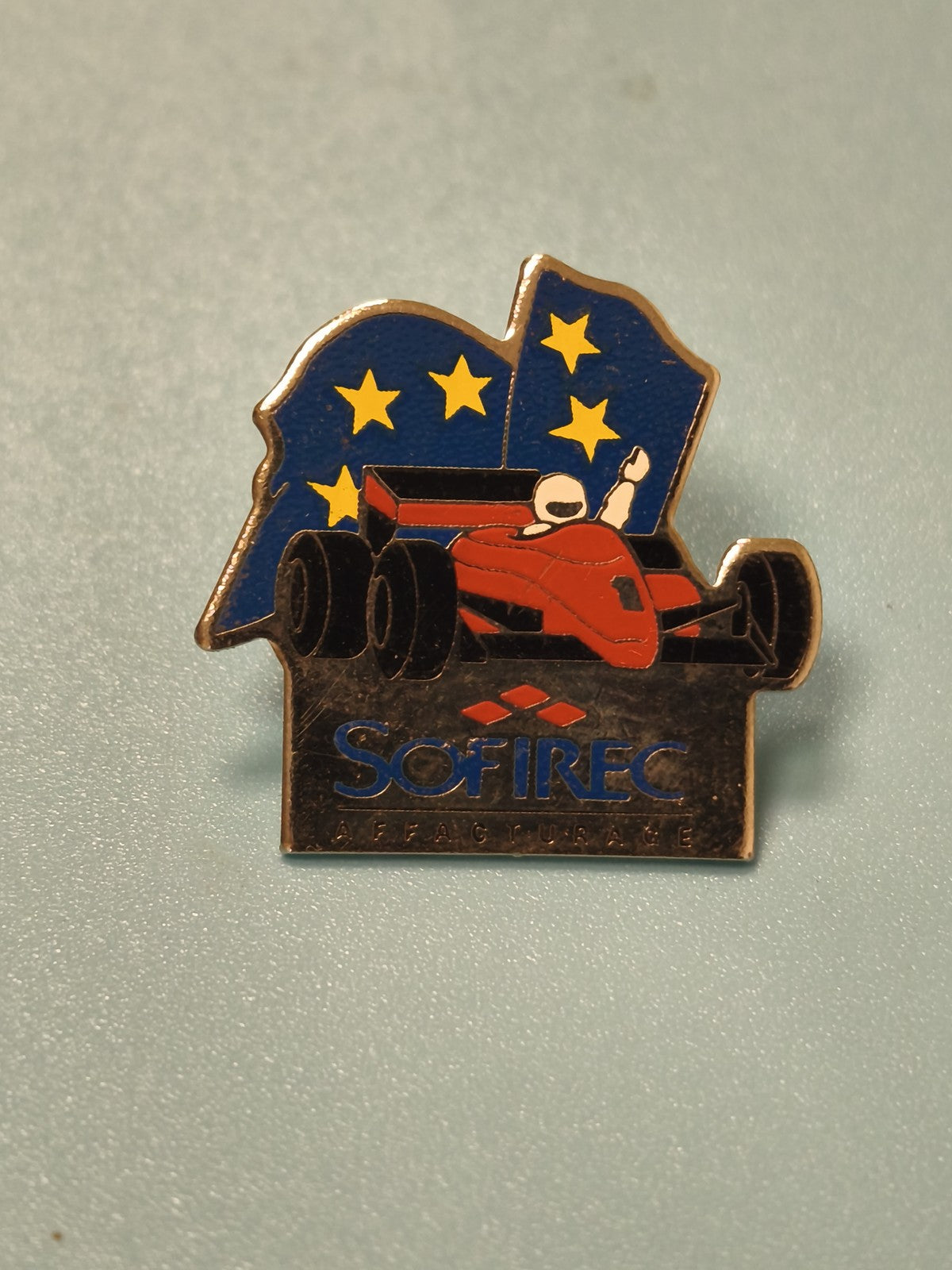 Vintage pin's SOFIREC Formule 1 auto rouge étoiles Europe collection course