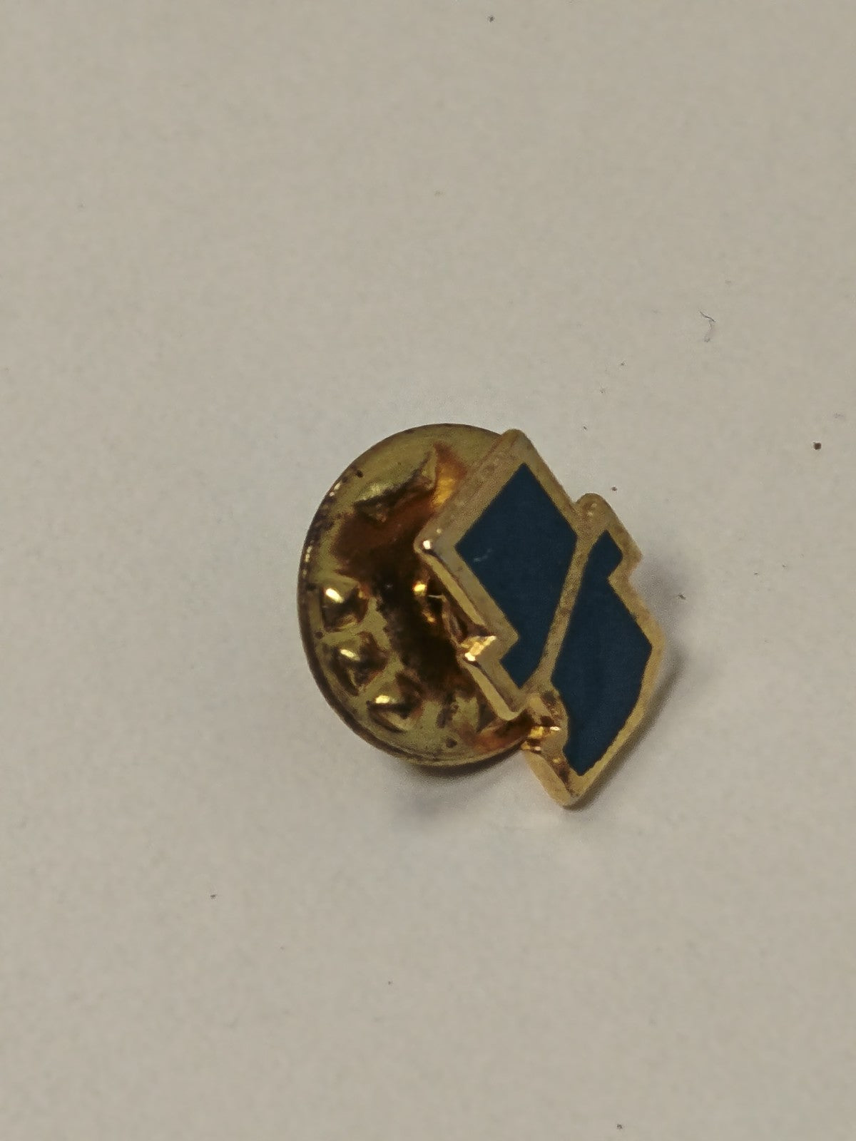 Pin's rétro ancien Facebook badge collection vintage pour amateurs réseaux socia