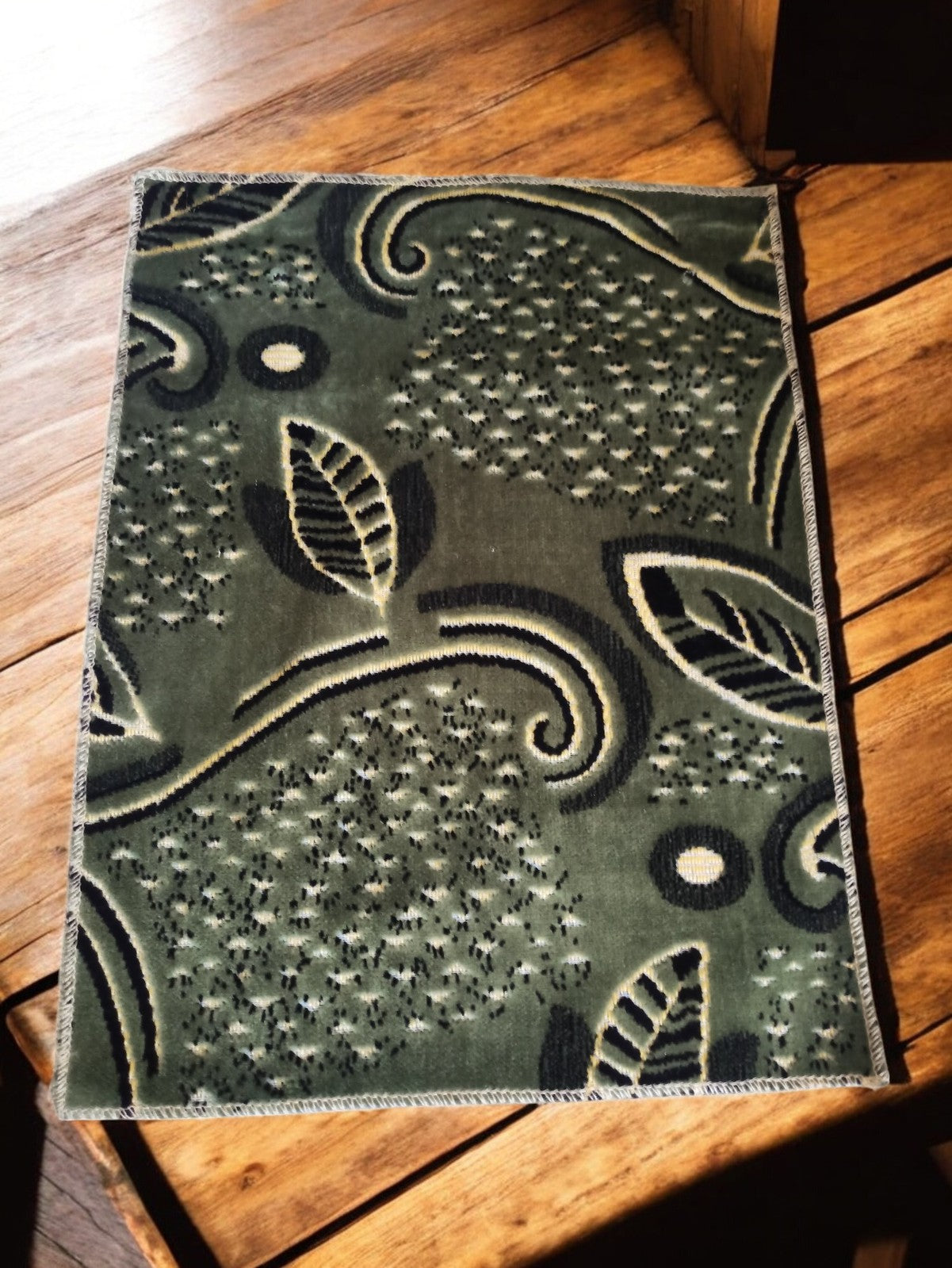 Tissu ancien velours broché jacquard religieux 40x30 cm