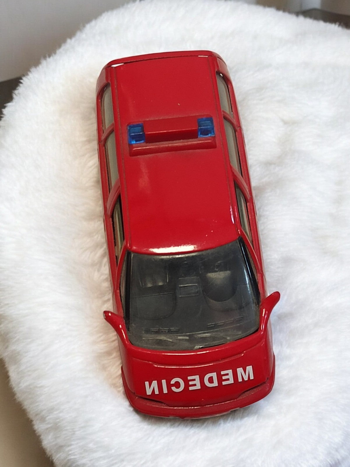 Voiture miniature vintage rouge "MEDECIN" rétro véhicule jouet ancien