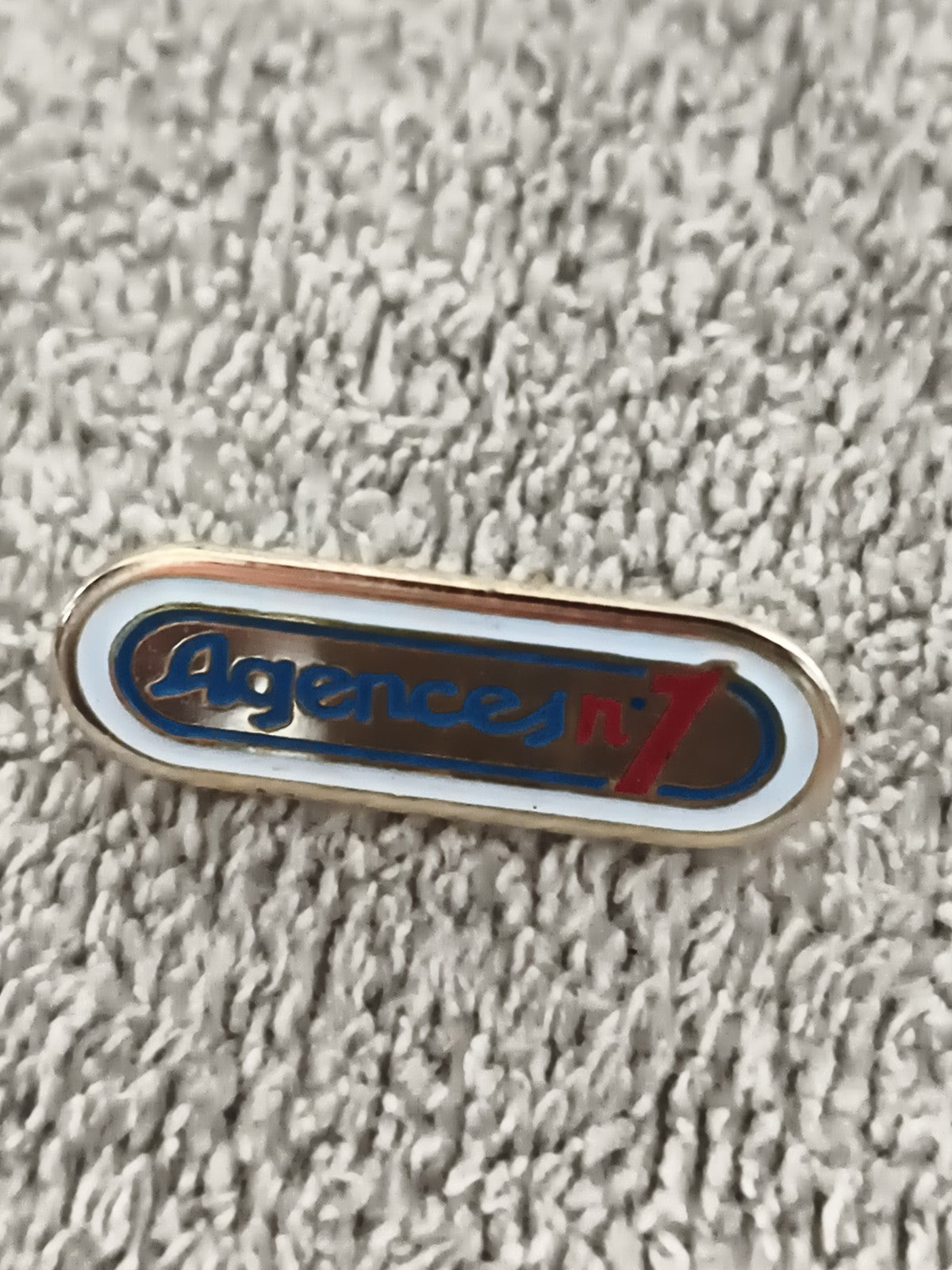 Pin's vintage Agences n°1 logo émaillé bleu rouge ancien badge (Ref 5)