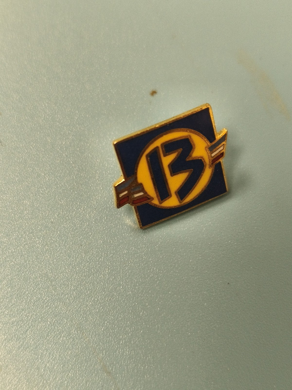 Vintage pin's Bouches du Rhône badge émaillé bleu jaune collection (Ref 14)
