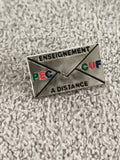 Pin's vintage PEC CUF enseignement à distance, forme enveloppe, années 80-90