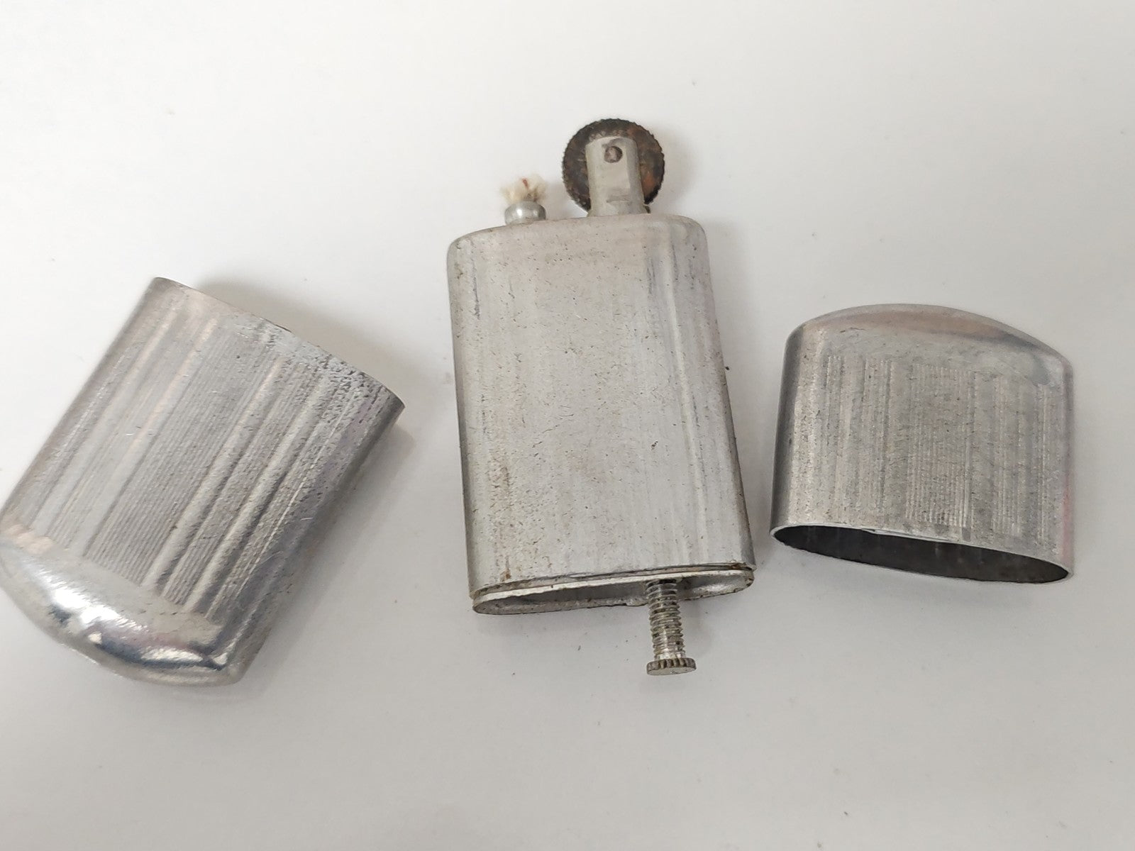 Ancien briquet militaire vintage, objet de collection rétro pour amateur d?histo