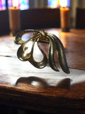 Broche vintage plaquée or forme abstraite élégante rétro années 70
