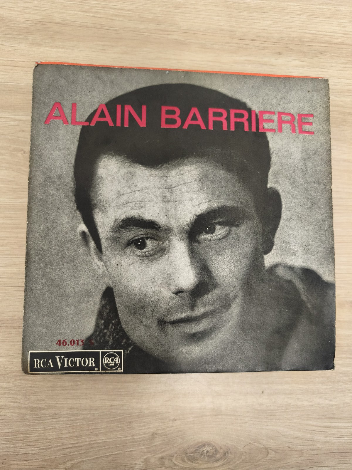 Vinyle 45 tours Alain Barrière RCA Victor pochette photo noir et blanc