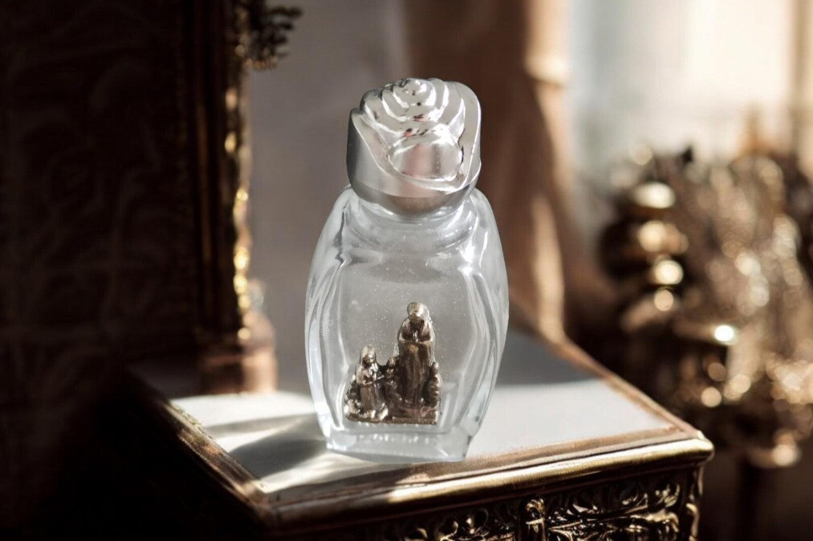 Bouteille religieuse Lourdes verre soufflé, bouchon rose argentée, vintage déco