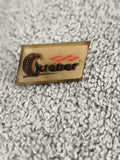 Pin's vintage Kleber logo pneu rectangulaire fond beige années 80 (Ref 5)