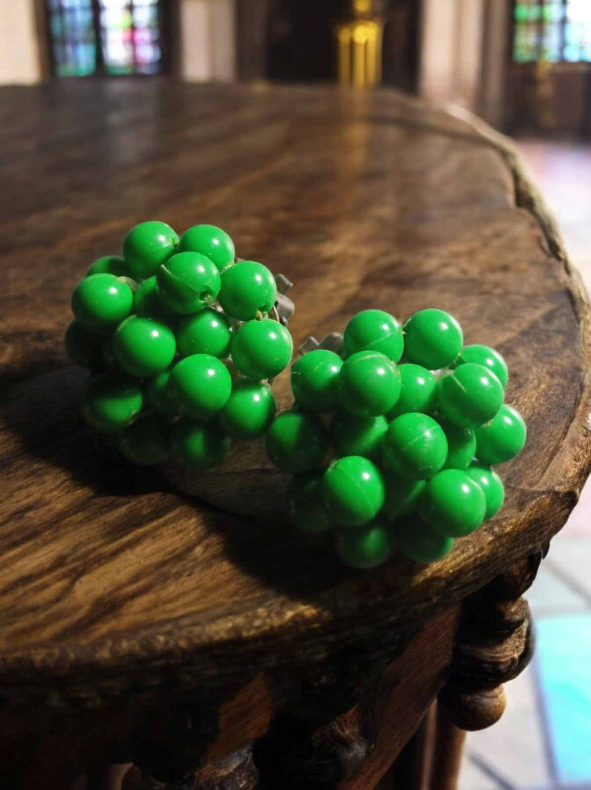 Boucles d’oreilles vintage grappes perles vertes années 70 rétro clip