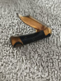 Pin's vintage couteau pliant miniature, finition dorée, broche ancienne (Ref 11)