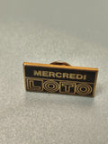 Pin's vintage Mercredi Loto rectangulaire noir et doré collection (Ref 7)