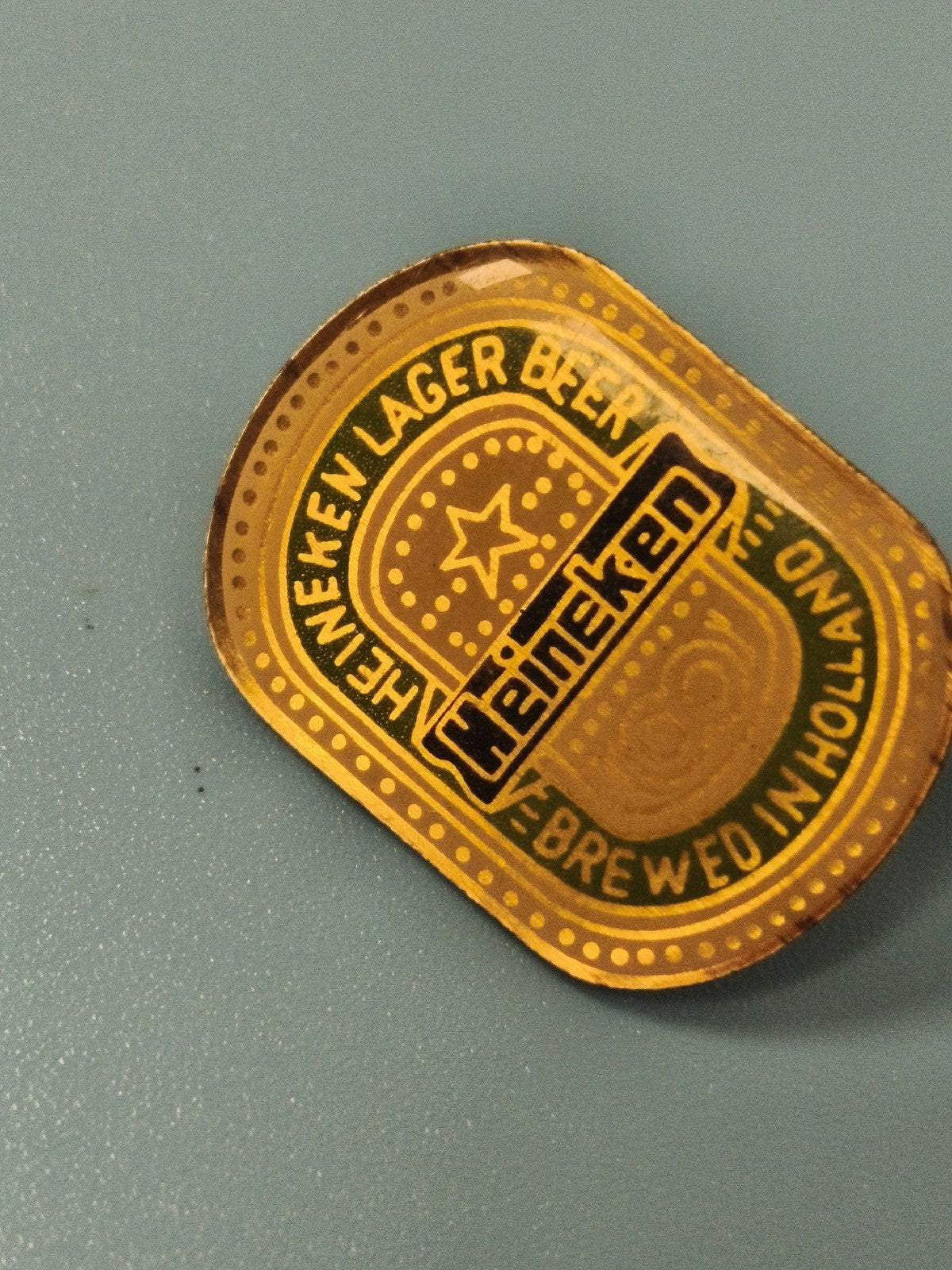 Vintage pin's Heineken ancien badge bière collection, forme étiquette verte