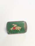 Pin's rétro 7up ancien ? badge publicitaire vintage boisson soda collection