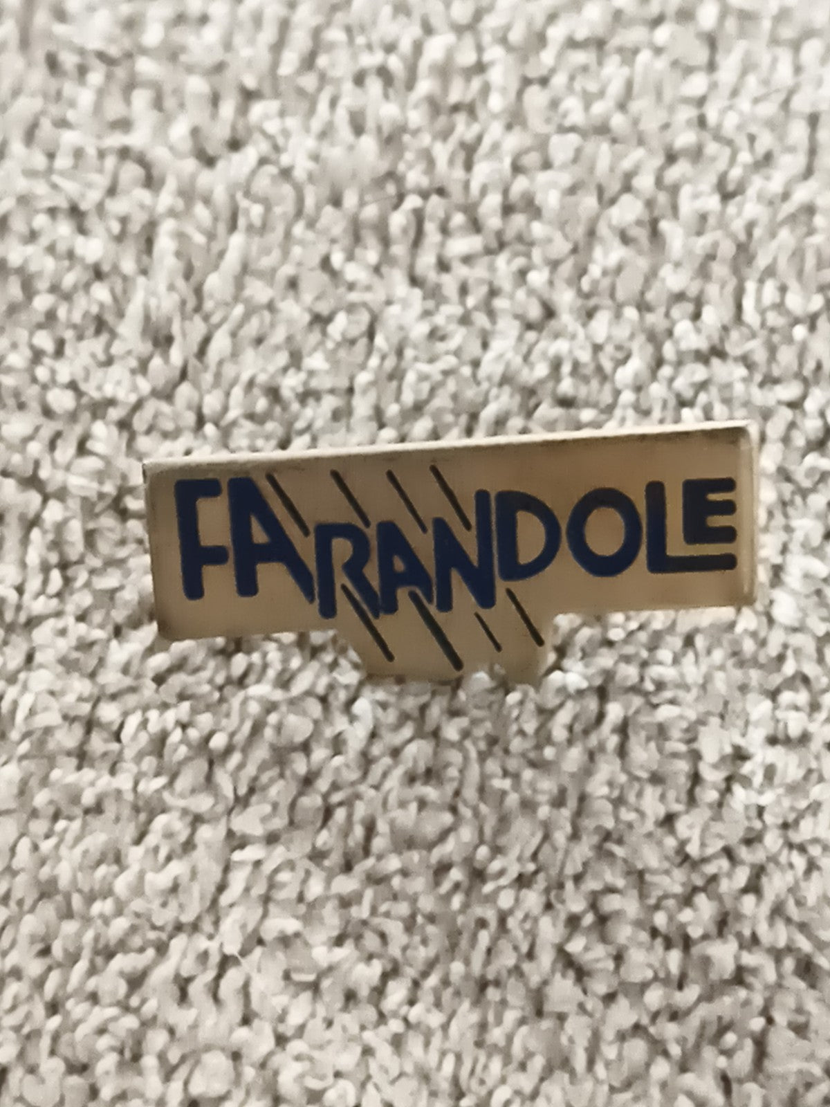 Pin's vintage FARANDOLE lettrage bleu badge ancien (Ref 5) rétro