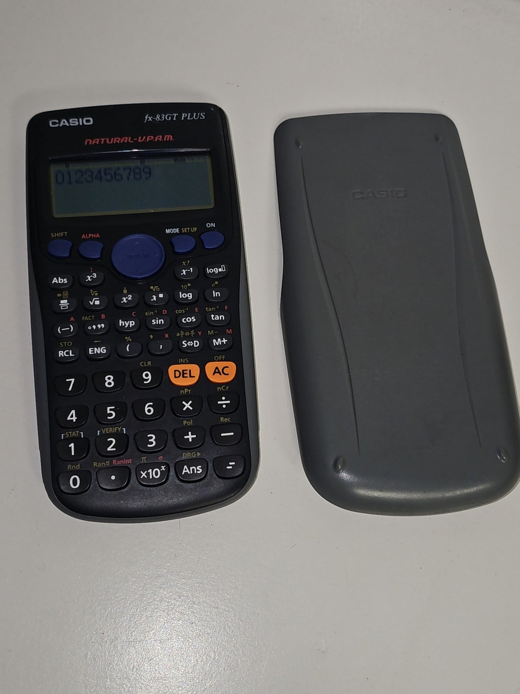 Calculatrice scientifique Casio FX-83GT Plus fonctionnelle pour études et examen