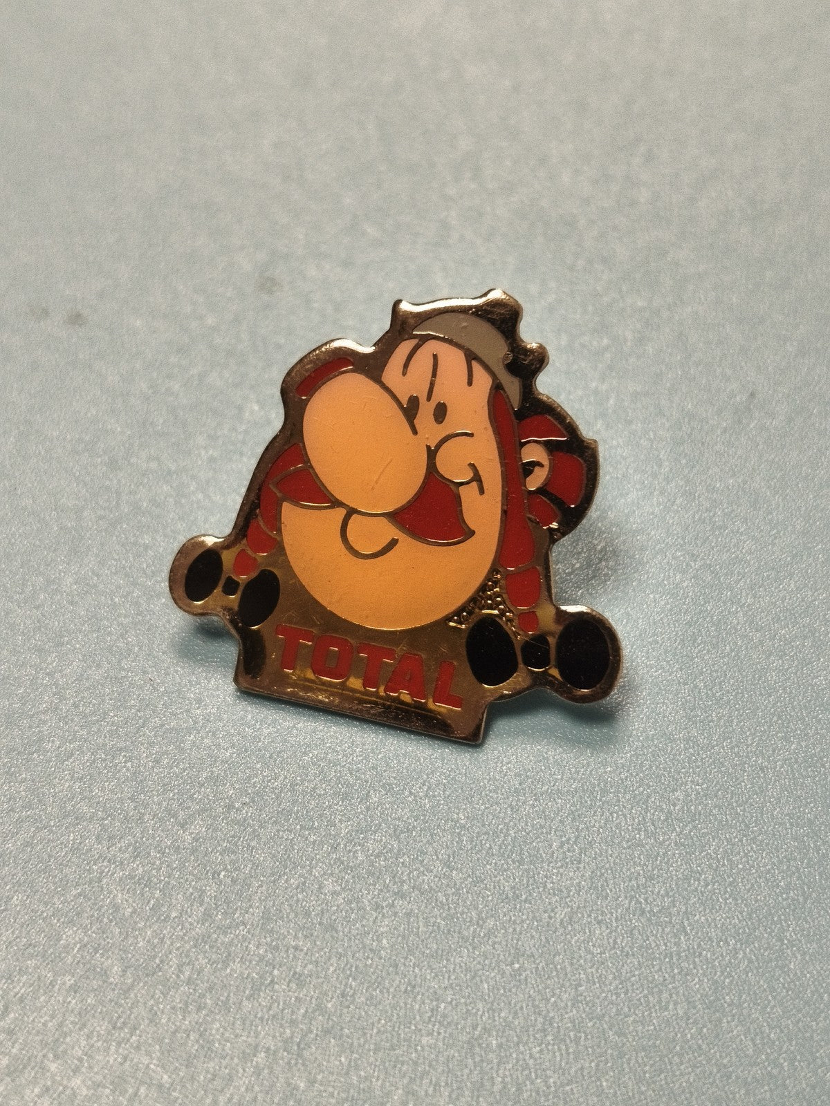 Vintage pin's TOTAL personnage BD, émaillé, collection publicitaire rare