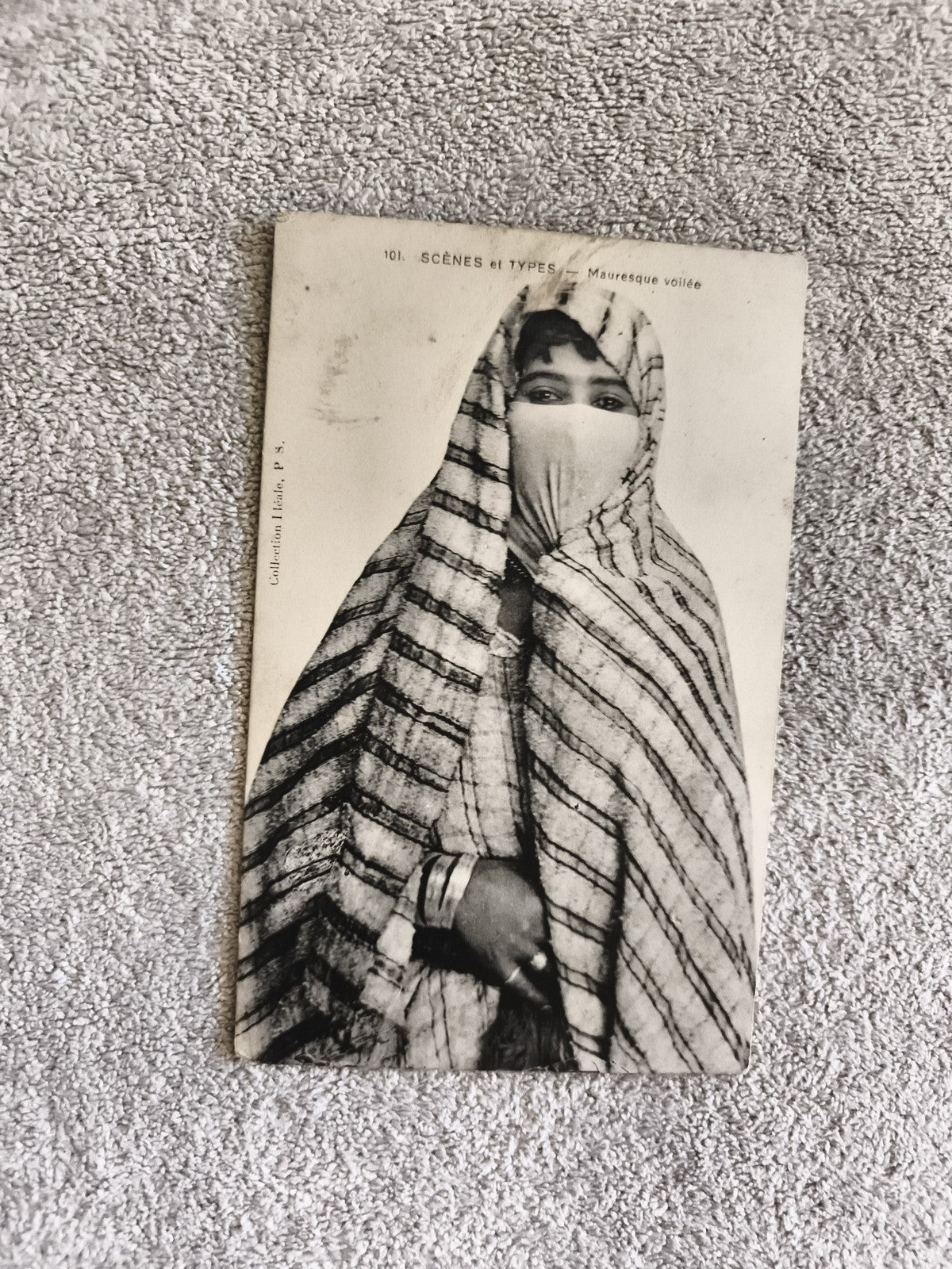 CPA Scènes et Types Maure Voilée photo ethnique Afrique début XXe