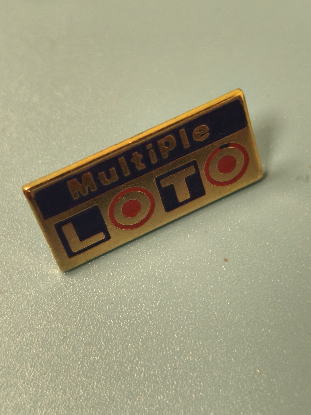 Vintage pin's Loto Multiple rectangulaire bleu doré collection (Ref 5)