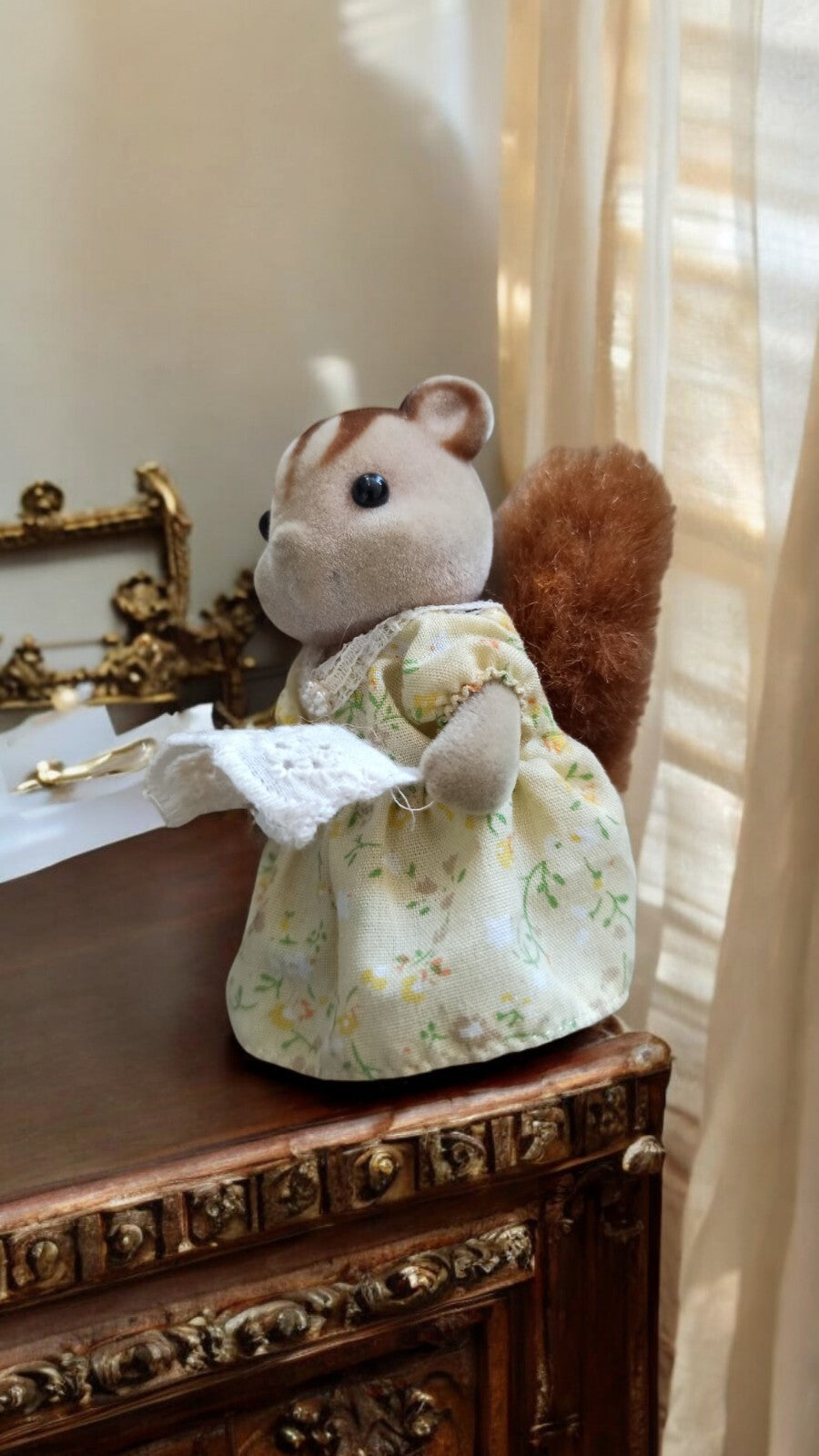 Figurine écureuil Sylvanian Families robe fleurie vintage rare jouet animal
