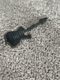 Pin's vintage guitare électrique noire, badge rock années 80/90 (Ref 10)