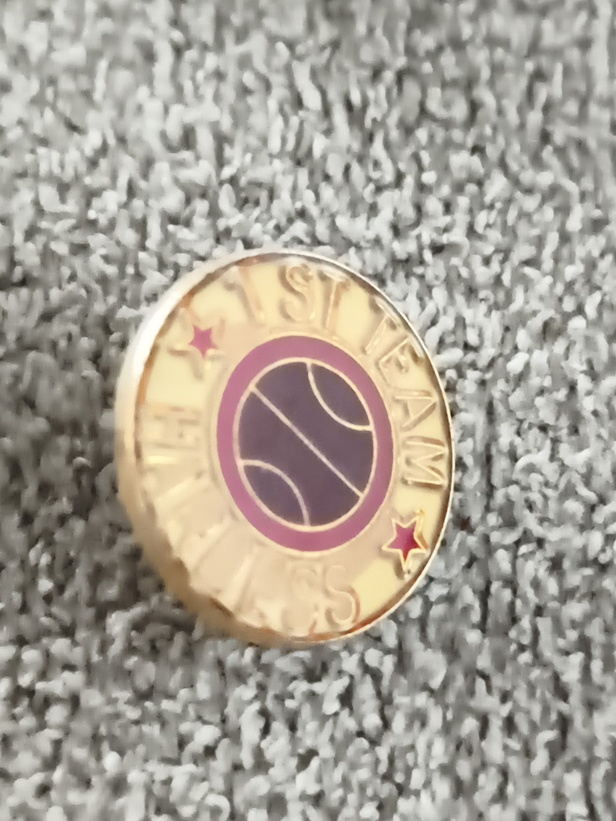 Pin's vintage basketball 1st Team SS émaillé doré sport ancien (Ref 10)