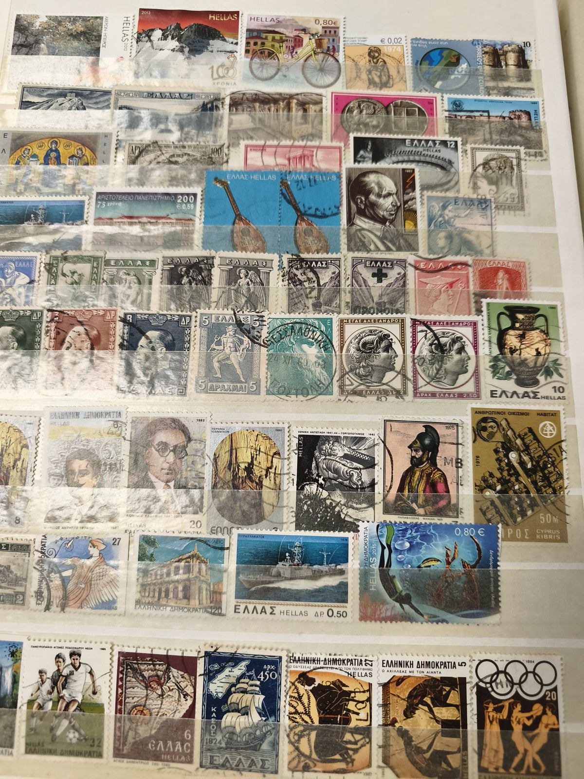 Lot de timbres philatélie thématiques Grèce, motifs variés, couleurs multiples