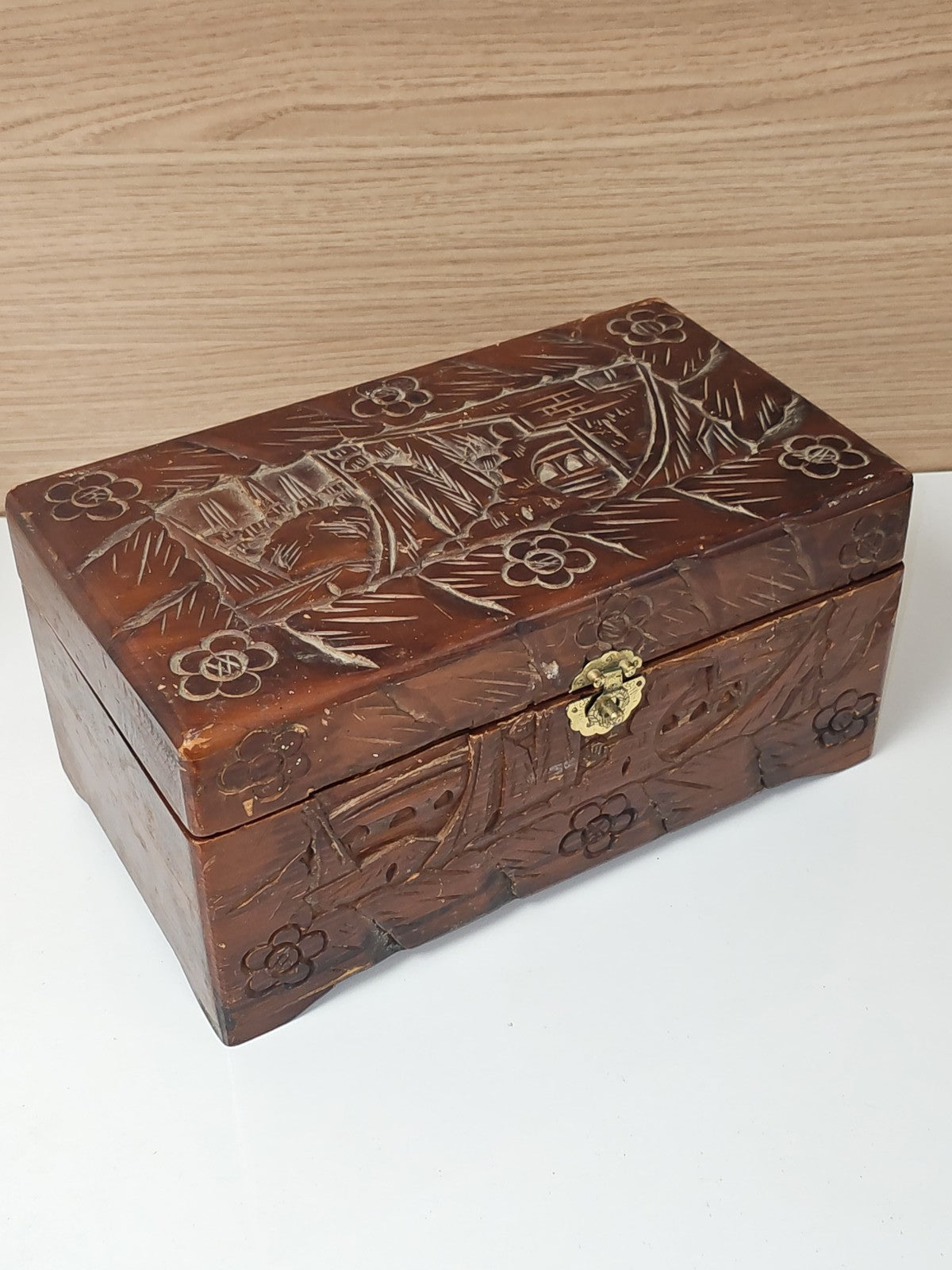 Ancienne boîte en bois sculpté vintage, coffret rétro décoratif collection