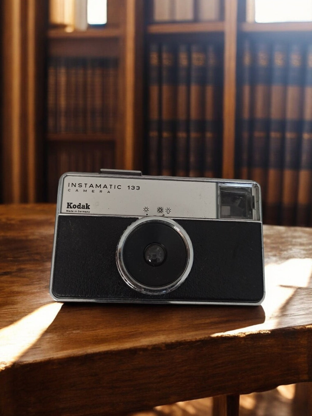 Appareil photo Kodak Instamatic 133 vintage rétro noir argenté années 60