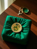 Pin's publicitaire vintage années 80, rond, logo graphique vert et doré